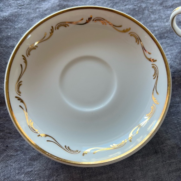 ROYAL STAFFORD AIR CANADA White/Gold Scroll Cup, Saucer, Plate! Set of 6 - Picture 5 of 7